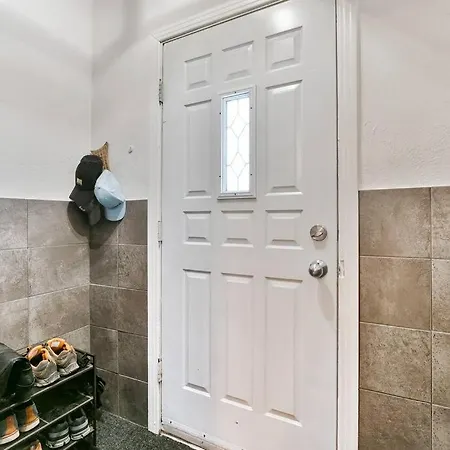 Lovely 1Br Only 5Mins From Laurier Metro-3