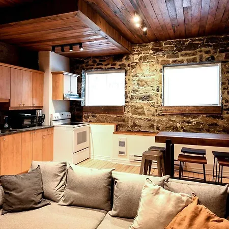 Large 2 Bed 2 Bath In Center Of Golden Square Mile-3