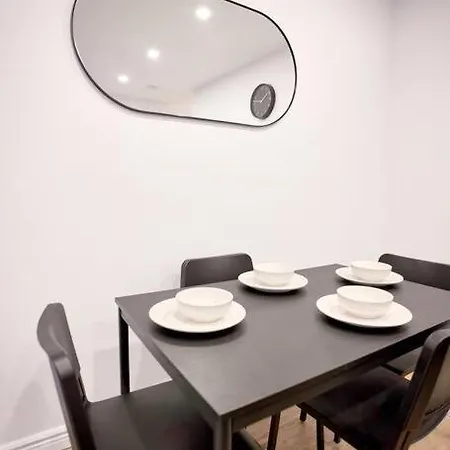 Beautiful 2-Bedroom Downtown Mtl With Free Coffee And Parking-3