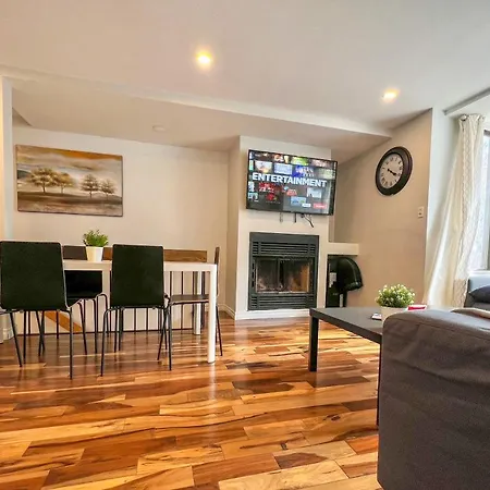 Hip 3 Bed Townhome With Garage Dt Mtl-2