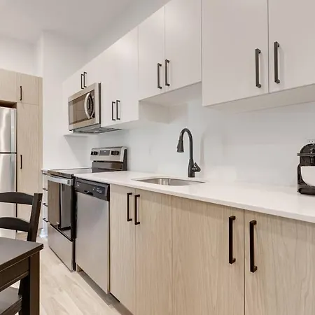 Cute Modern Apartment - Incredible Location-3