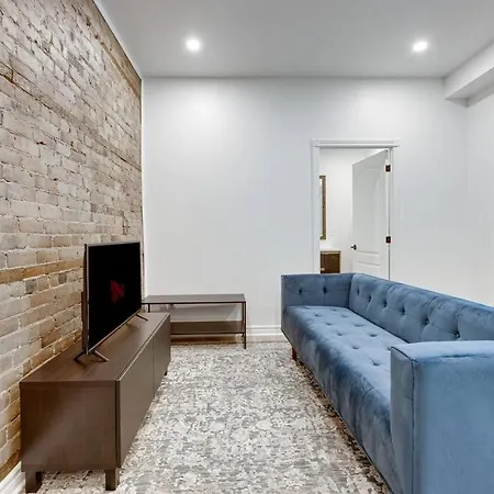 Cute Modern Apartment - Incredible Location-2