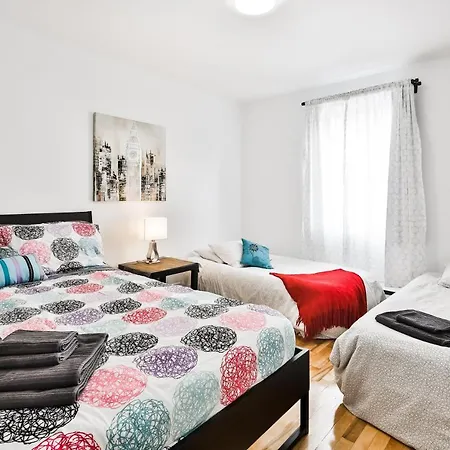 Comfortable 2-Bedroom Apartment - Free And Plentiful Parking - 10 Minutes To Airport And 15 Minutes To Downtown Montreal - Near Popular Waterfront Restaurants - Located In Beautiful Lachine-2
