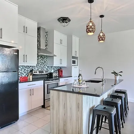 Good Vibes Only -Modern And Spacious 2 Bedroom Condo 4 Beds Free Parking, Gym-2