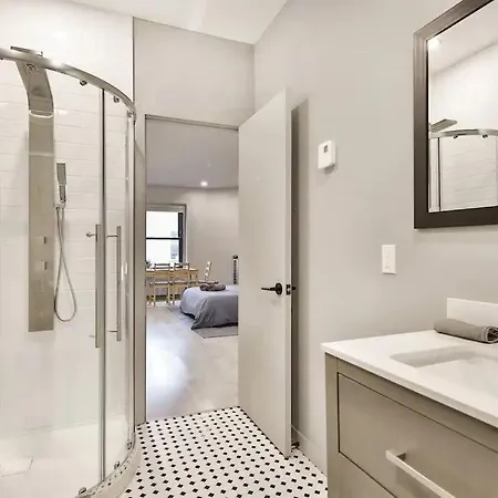 Free Parking - Perfect Location - Must Stay-2