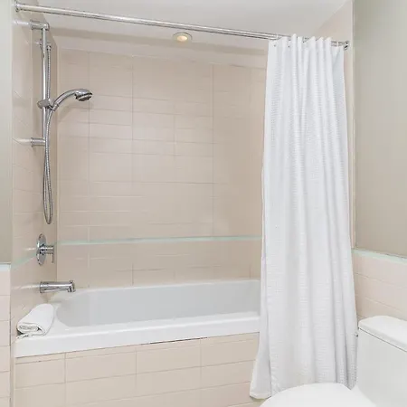 Business Suites Square Victoria-3