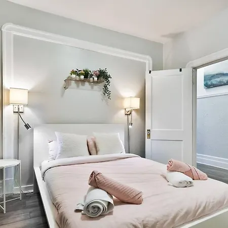 Location - Trendy Neighborhood - Must Stay-3