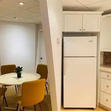 Cozy 2 Bedroom Parking, Ac, Monkland-3