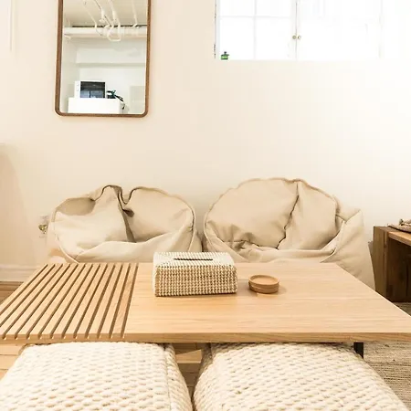 Beautiful Studio In Westmount Amazing Location-2