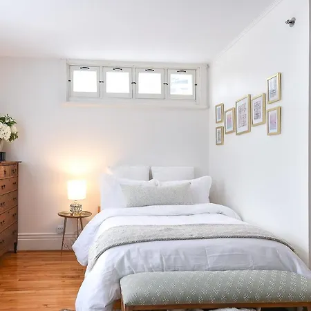 Bright And Beautiful Studio In Old Quebec City-2