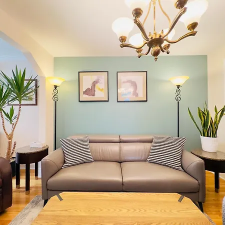 Peace House Subway&Private Parking 5 Mins Downtown-2