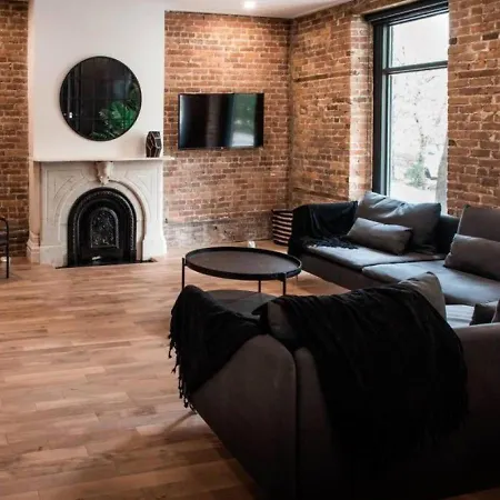 Château Deluxe // Vieux-Québec, Énorme Maison-2