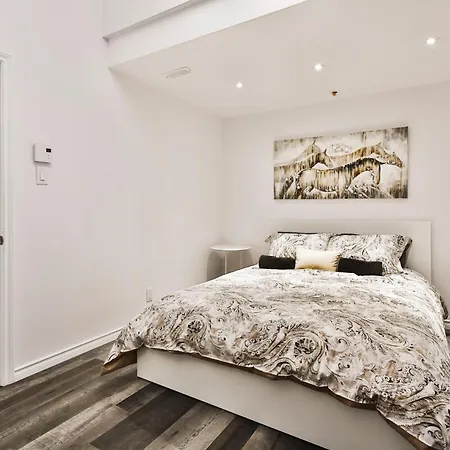 Clark Suites - Unique And Spacious In The Heart Of The City-2