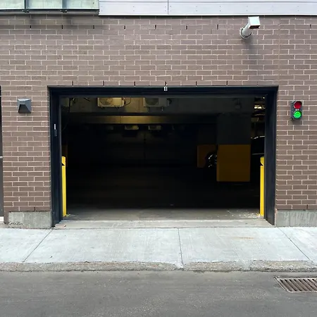Initial / Yogi+ Parking / Centre-Ville De Quebec-2