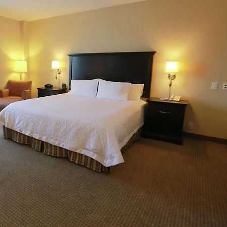 Hampton Inn & Suites Laval-2
