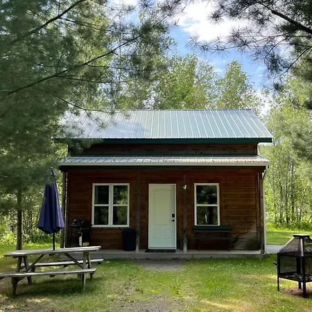Chalets Du Domaine Yamaska-3