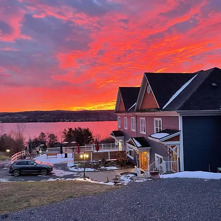 Au Sommet Du Lac Magog-2