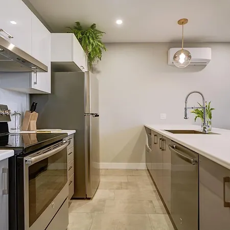 Little Italy - Montreal Contemporary Apartment-2
