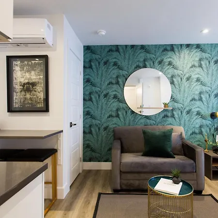 Blue Tropics Studio In Little Italy With Kitchen By Den Stays-2