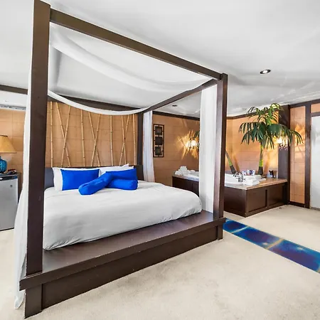 Hotel-Motel Coconut-3
