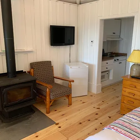 Au Pic de l'Aurore Motel-Chalets-3