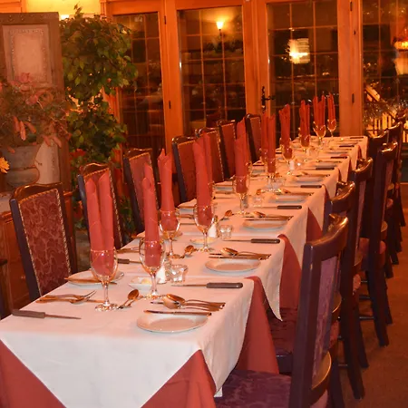 Auberge Alpine Inn-2
