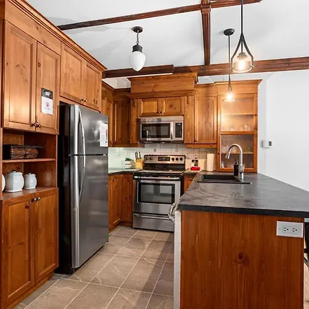 Les Manoirs Wpool & Hot Tub Near Village 120-7-3