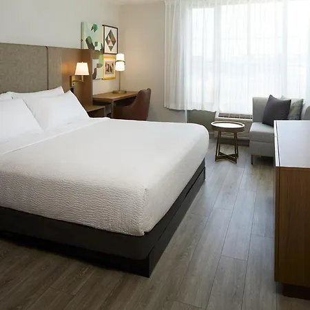 Holiday Inn & Suites Montreal Airport By Ihg-2