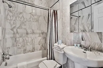 All Suite Majestik Downtown Montreal-2