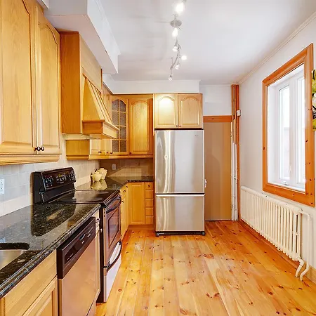 Historic Downtown Townhouse-3