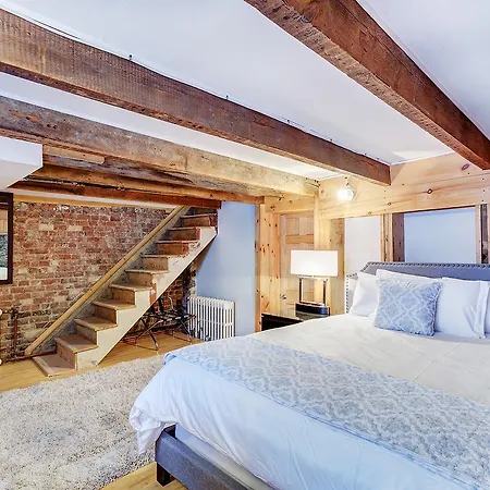 Historic Downtown Townhouse-2