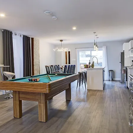 Modern Townhouse With Rooftop Deck-3