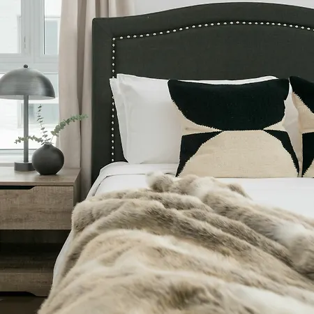 Lovely 2Br In Old Montreal By Sonder-2