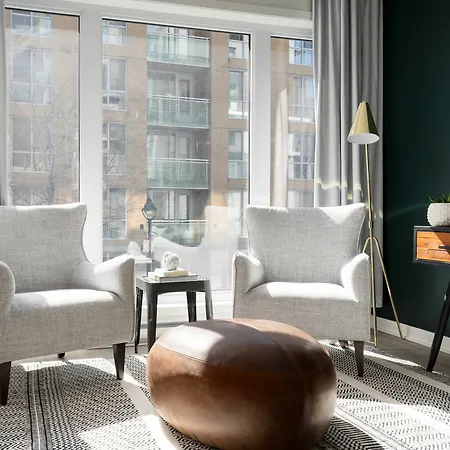 Serene Studio In Quartier Des Spectacles By Sonder-3