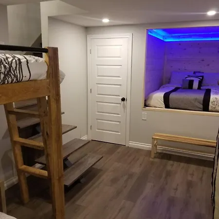 Spacious Townhouse With Rooftop Deck-3