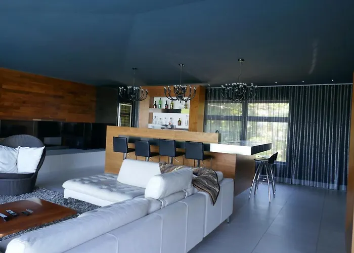 Villa Contemporary Style With Amazing View 3-4 Br à Lévis
