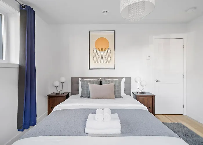 Brand New Contemporary 2-Bedroom Apartment Montréal