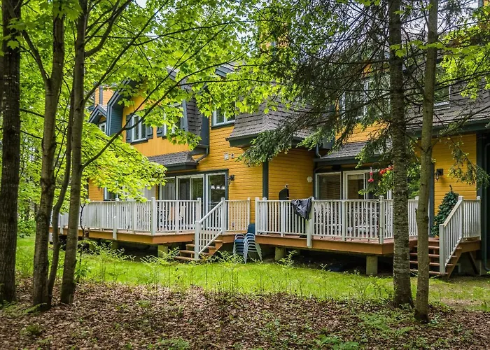 Townhouse With Free Shuttle To Tremblant Resort Mont-Tremblant