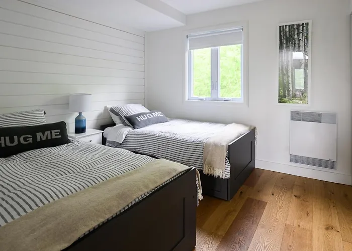 Pet friendly Condo 2Bdr Mezzanine With Lake And Mountain View 469 Mont-Tremblant