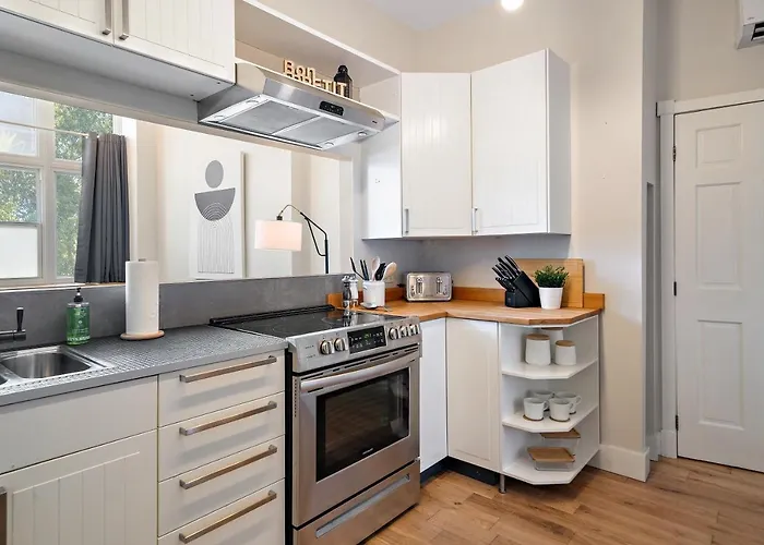 Privates Villa Charming Apt Newly Renovated In Montreal 3407