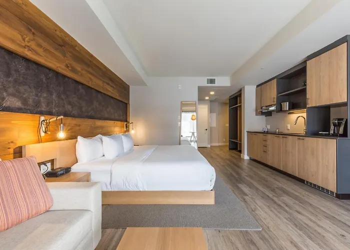 Magog Hotels