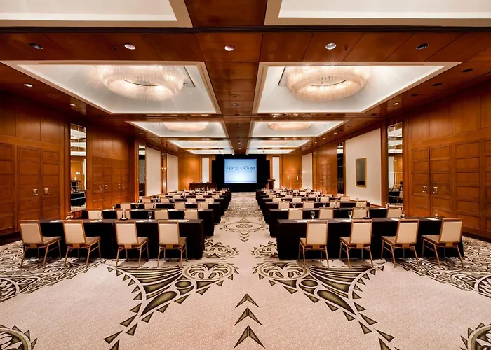 Cabin Rentals in Montreal near Mount Royal Park