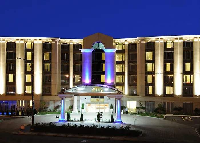 Holiday Inn & Suites Montreal Airport By Ihg Dorval