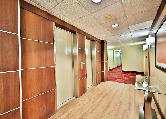 Montreal 3 Star Hotels near Old Port of Montreal