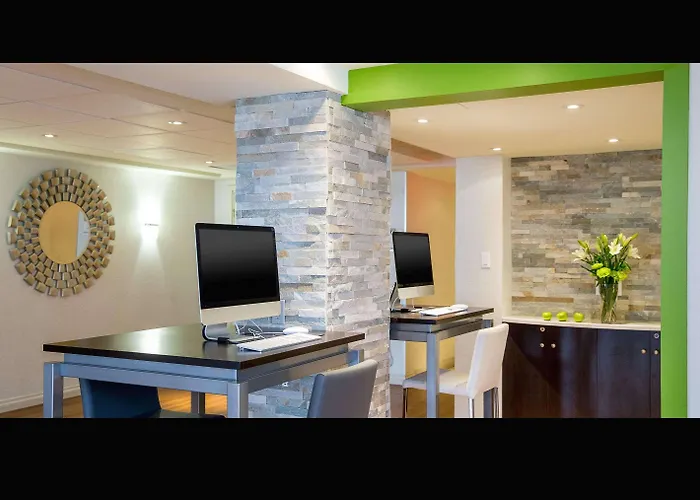 Spark By Hilton Montreal Brossard