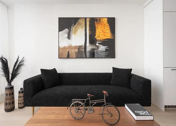 Designer Estate - Downtown Montreal Apartment