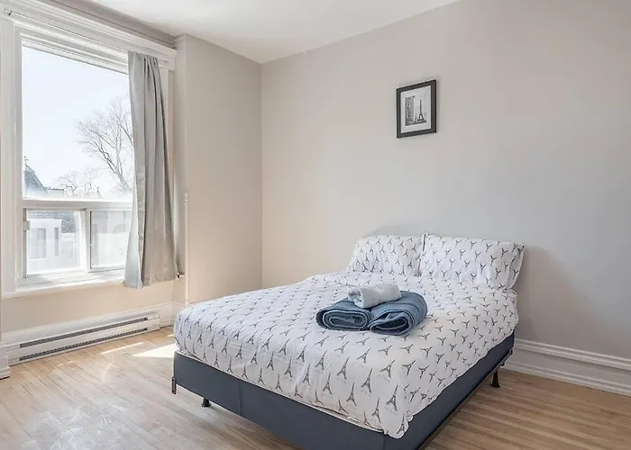 Lovely 4Bedr In The Heart Of Mile-End ~ Free Parking Appartamento Montréal