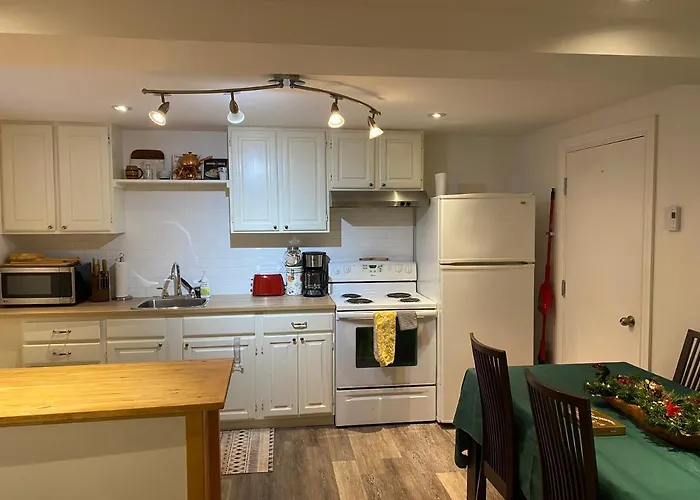 Lovely, Fully Equipped Bachelor, Close To All Needs! Apartamento Montréal que aceita animais de estimação