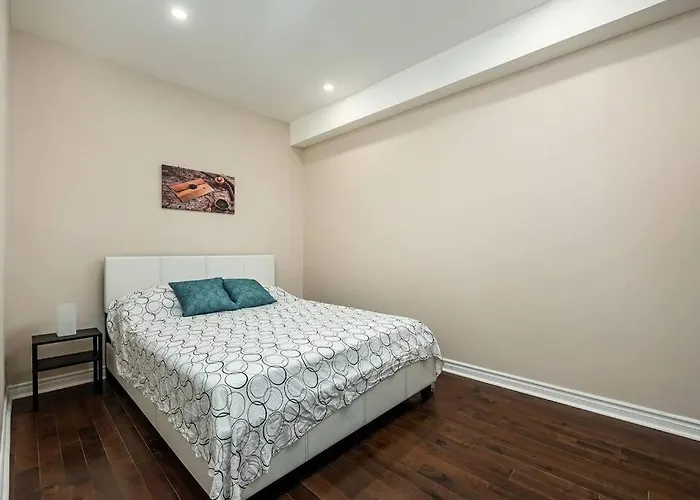 Pet friendly Fully Equipped & Spacious 3 Bedroom Apartment Montreal