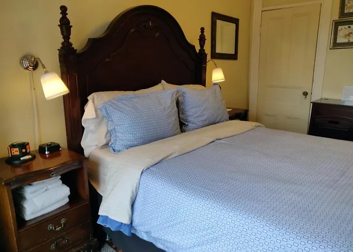 Gingerbread Manor Bed & Breakfast Montreal